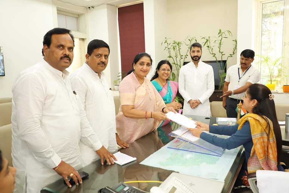 Sunetra Pawar files papers for Baramati seat