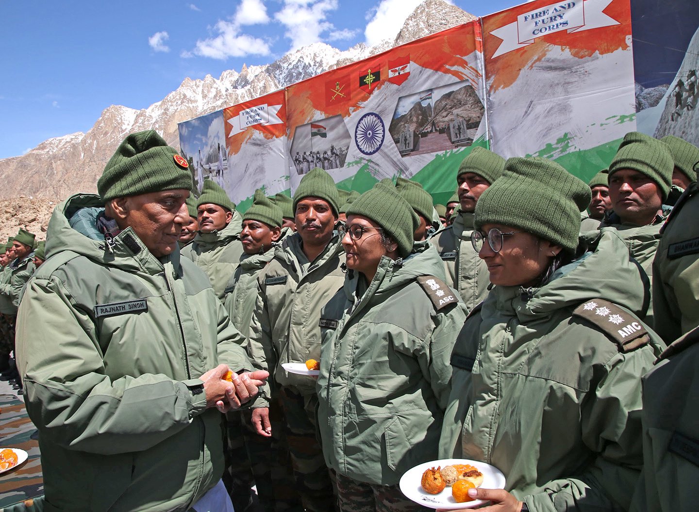 Interacted with Armed Forces personnel at Siachen Base Camp.