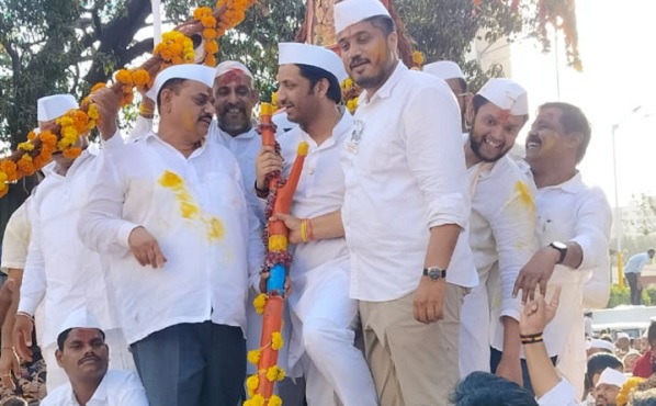Parth and Rohit Pawar Shares Stage During Hinjewadi's Baghad Yatra; Pawar Family Reunion Sparks Speculation Amidst Political Turmoil