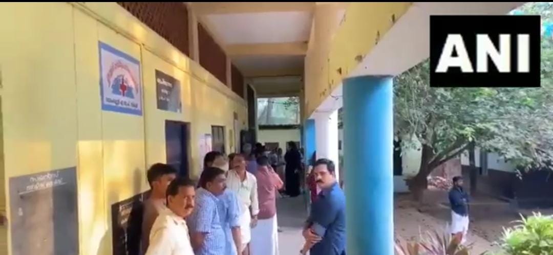 Brisk polling continues with 33.40% turnout despite rising heat A booth agent who felt uneasiness during his duty died at Government General Hospital in Kozhikode; Incident of bogus voting reported in Kollam’s Chavara