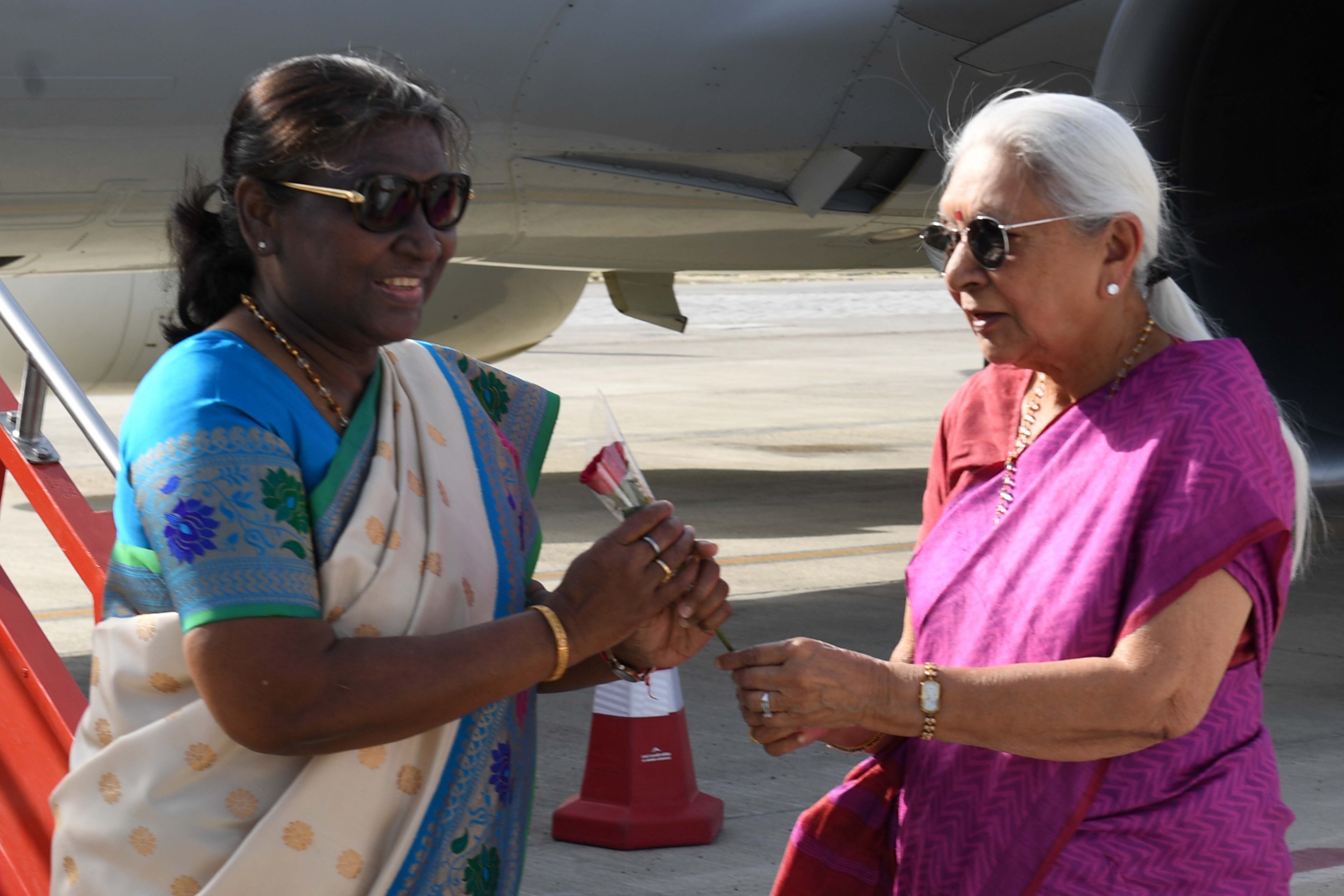 President Droupadi Murmu arrived in Ayodhya. Governor of Uttar Pradesh Smt Anandiben Patel received the President at Maharishi Valmiki International Airport. 