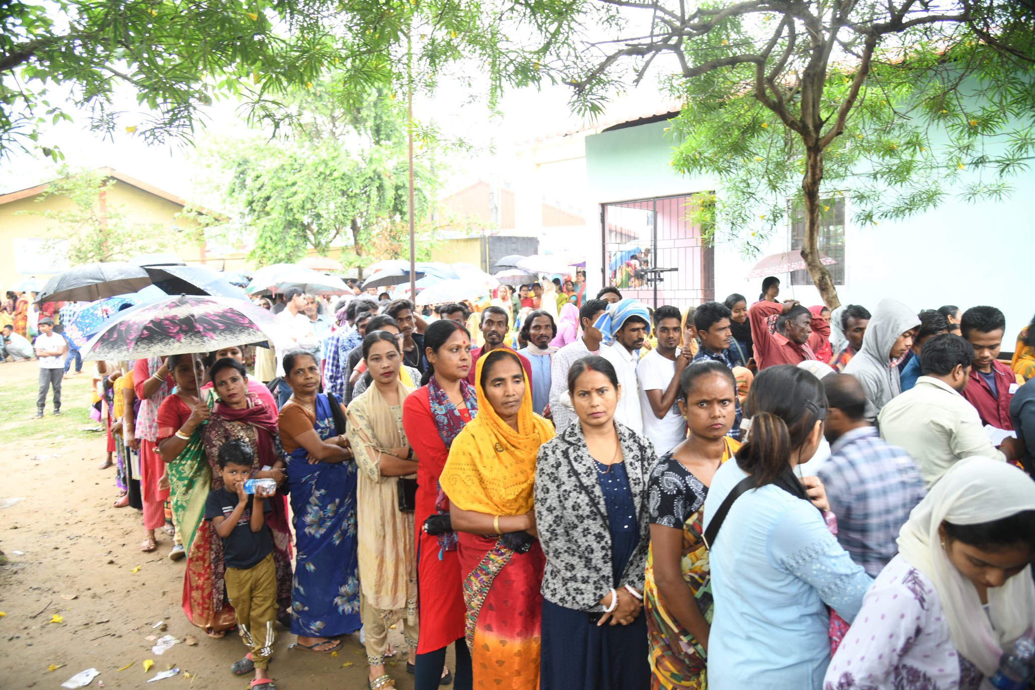 Long queues of voters, at polling stations in #Guwahati casting their vote in the 3rd phase of GeneralElections2024