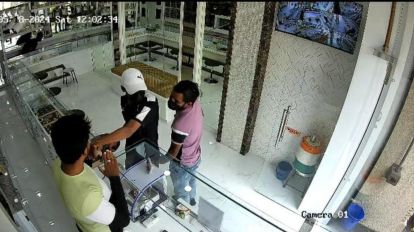 Daylight Heist: Five Robbers Steal 300 Grams of Gold from Mahammadwadi Jewellery Shop